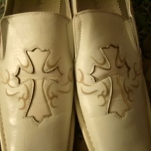 White men's Barbele polle shoes with cross